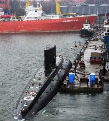 Tàu ngầm lớp Kilo 636 "Hà Nội" được đánh giá là rất hiện đại và được trang bị nhiều thiết bị mới. Ảnh: shipspotting.com